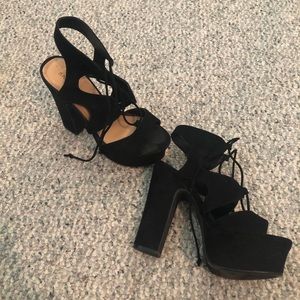 Women’s Bamboo Black Suede Chunky Lace Up Platform Heels Size 8